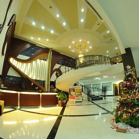Hotel Swarna Dwipa パレンバン エクステリア 写真