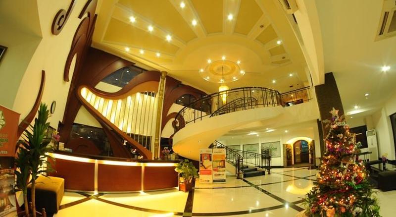 Hotel Swarna Dwipa パレンバン エクステリア 写真