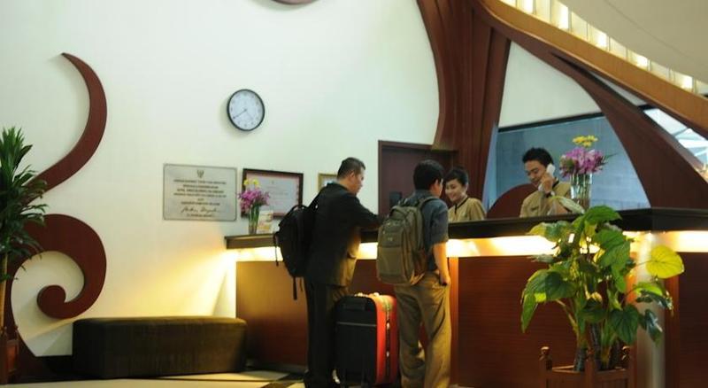 Hotel Swarna Dwipa パレンバン エクステリア 写真