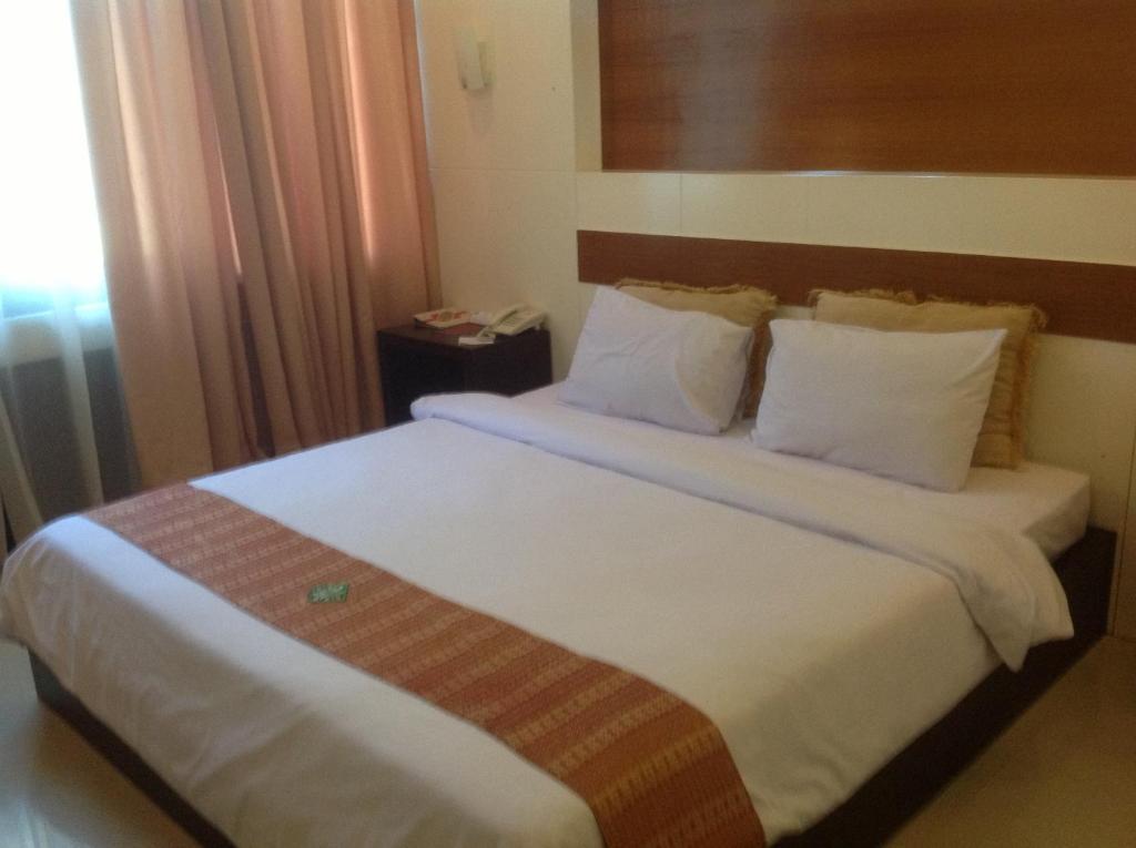 Hotel Swarna Dwipa パレンバン エクステリア 写真