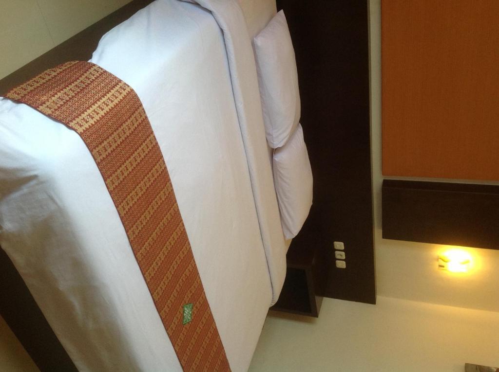 Hotel Swarna Dwipa パレンバン エクステリア 写真