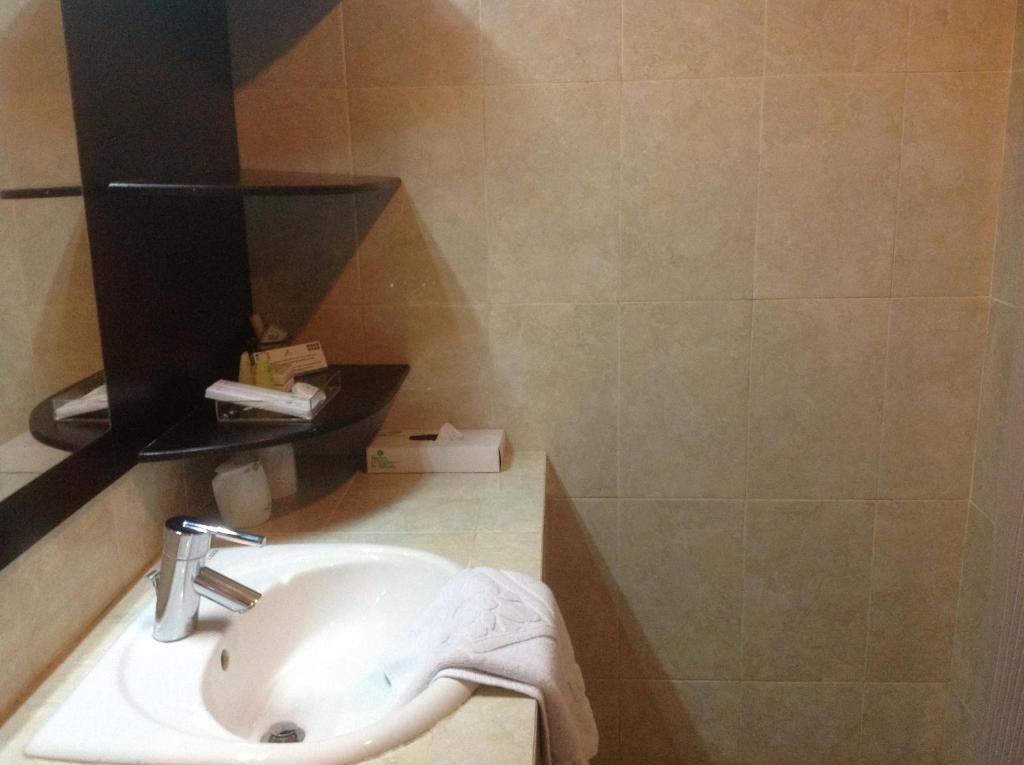 Hotel Swarna Dwipa パレンバン エクステリア 写真