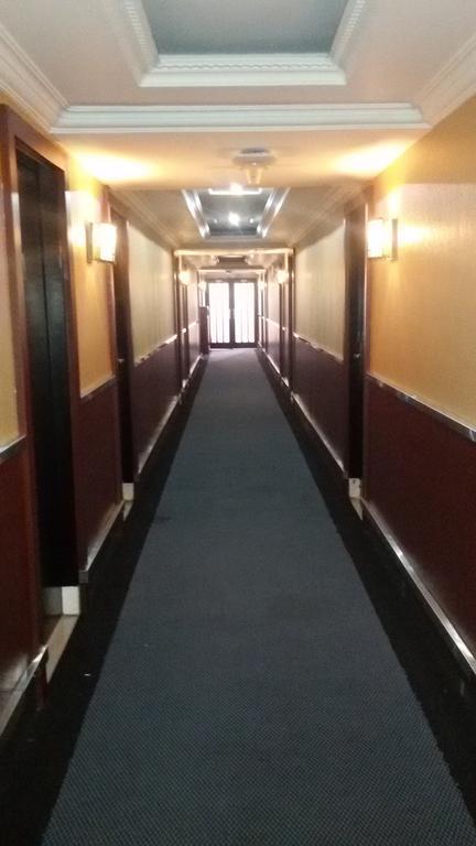 Hotel Swarna Dwipa パレンバン エクステリア 写真